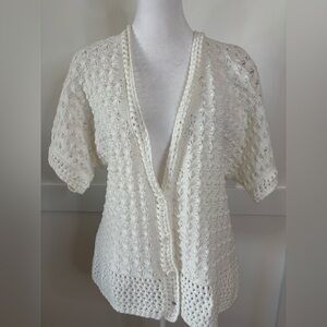 Chic White Knit Women's Cardigan size large in excellent condition